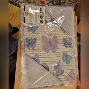 NEW VINTAGE Butterfly Pattern Table Linen Set